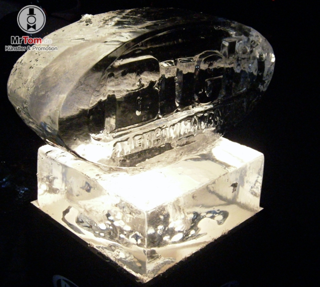 Vielfältige und individuelle Motivauswahl. Hier: Firmen-Logo aus 2 Eisblöcken